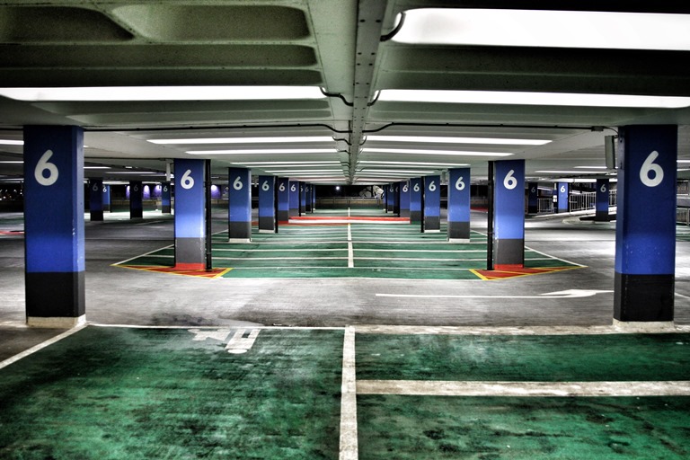 Tempat parkir mobil bertingkat